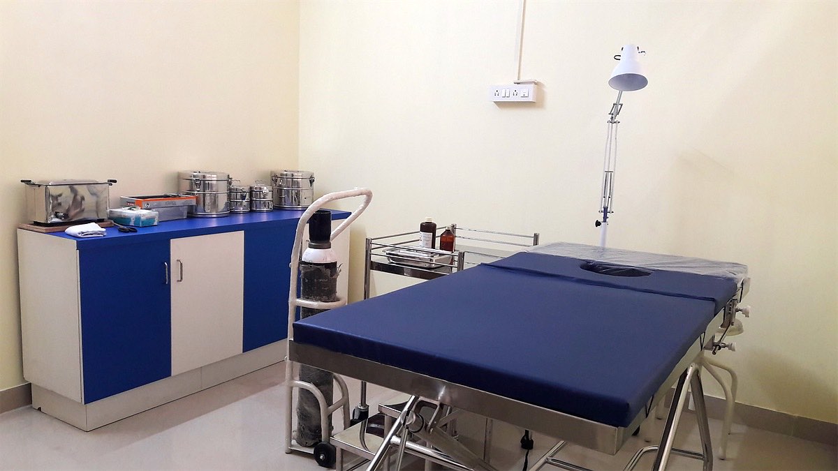Kshara Sutra procedure room at AyurRemedy