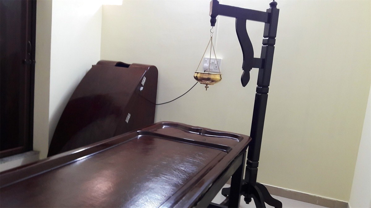 Shirodhara table in an AyurRemedy therapy room